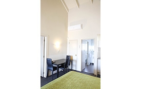 1 queen-size and 1 single bed in the lounge