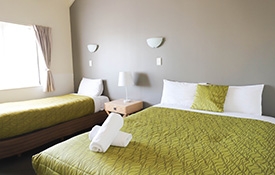 1 queen-size and 1 single bed in bedroom