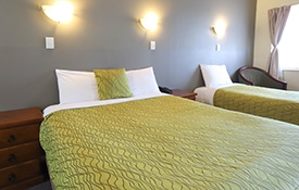 1 queen-size and 1 single bed in the lounge