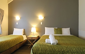 1 queen-size and 1 single bed in the bedroom